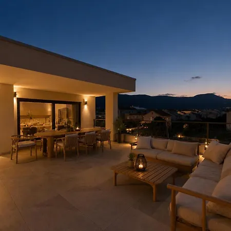 빌라 Aurea Kastela, Luxury With Rooftop Pool