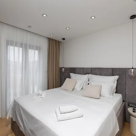 Aurea Kastela, Luxury With Rooftop Pool Villa